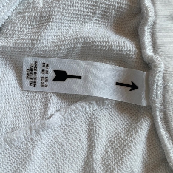 Size 8 Shorts. White. - Picture 2 of 2